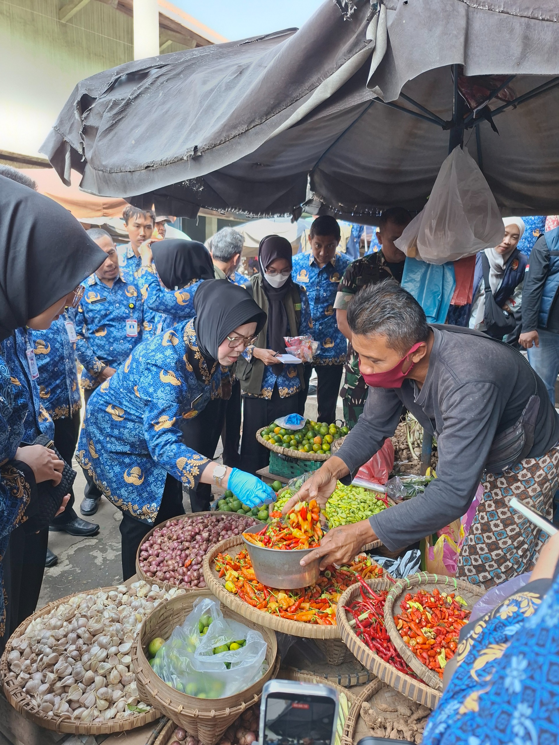Pengawasan Keamanan Pangan Segar Menjelang Hari Besar Keagamaan Nasional (HBKN) di Pasar Kartasura